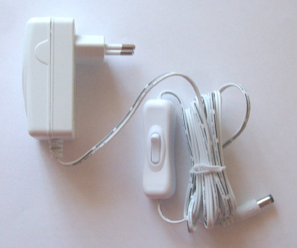 Steckernetzteil mit Schalter 12V, weiß